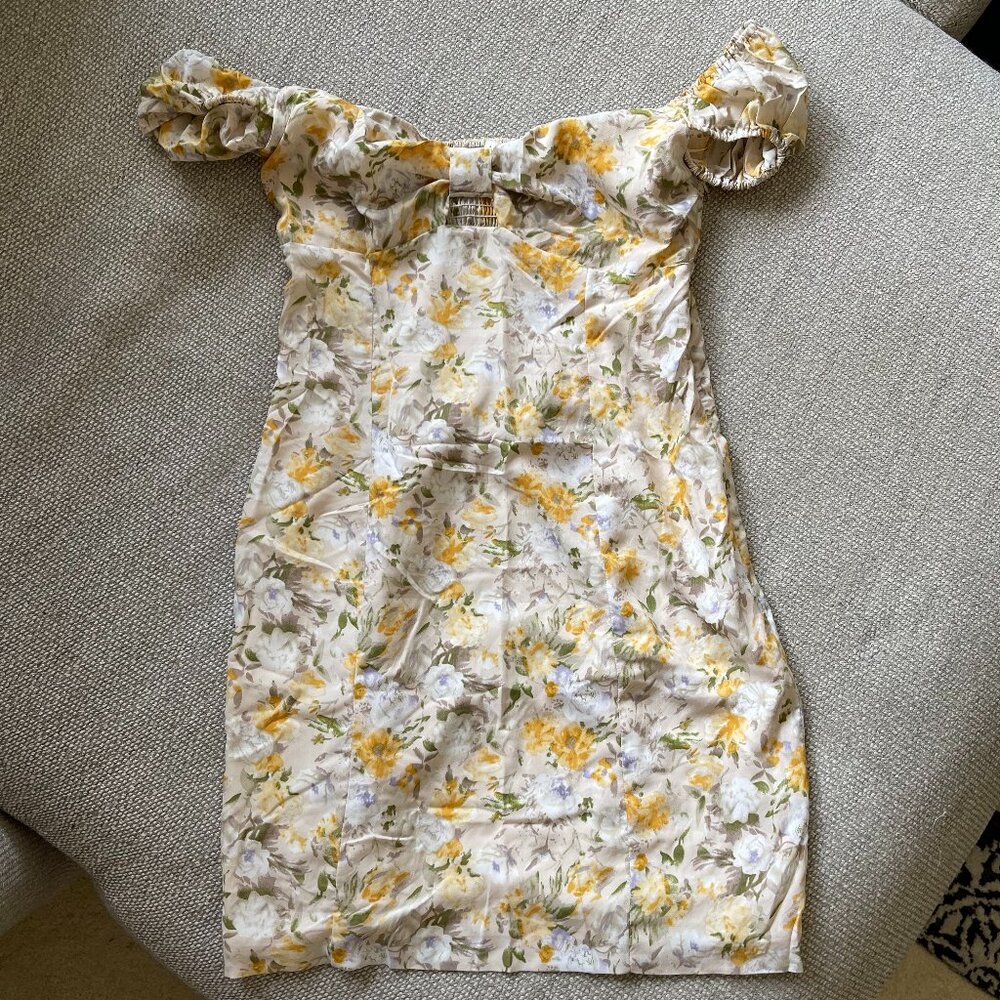 ASTR the Label Faux Bust Cap Sleeve Mini Dress in Yellow Floral - Size Large